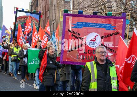 Glasgow, Royaume-Uni. 30Th Nov, 2019. Le St Andrews Day Parade annuelle tenue par une fusion de tous les syndicats écossais (stuc) a eu lieu à travers le centre-ville de Glasgow, Glasgow Green au début et en finissant par le stuc siège à Bath Street. Le défilé a été dirigé par Richard LEONARD, MSP, chef du Parti travailliste en Ecosse et Patrick Harvie, MSP et leader du Parti Vert écossais. Credit : Findlay/Alamy Live News Banque D'Images