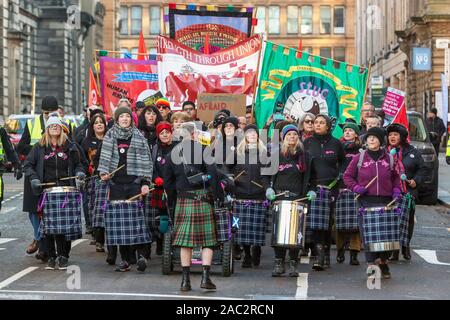 Glasgow, Royaume-Uni. 30Th Nov, 2019. Le St Andrews Day Parade annuelle tenue par une fusion de tous les syndicats écossais (stuc) a eu lieu à travers le centre-ville de Glasgow, Glasgow Green au début et en finissant par le stuc siège à Bath Street. Le défilé a été dirigé par Richard LEONARD, MSP, chef du Parti travailliste en Ecosse et Patrick Harvie, MSP et leader du Parti Vert écossais. Credit : Findlay/Alamy Live News Banque D'Images