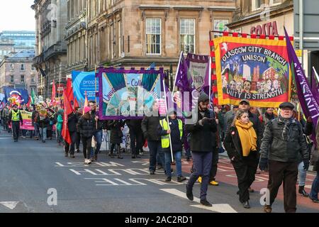 Glasgow, Royaume-Uni. 30Th Nov, 2019. Le St Andrews Day Parade annuelle tenue par une fusion de tous les syndicats écossais (stuc) a eu lieu à travers le centre-ville de Glasgow, Glasgow Green au début et en finissant par le stuc siège à Bath Street. Le défilé a été dirigé par Richard LEONARD, MSP, chef du Parti travailliste en Ecosse et Patrick Harvie, MSP et leader du Parti Vert écossais. Credit : Findlay/Alamy Live News Banque D'Images