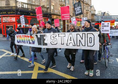 Glasgow, Royaume-Uni. 30Th Nov, 2019. Le St Andrews Day Parade annuelle tenue par une fusion de tous les syndicats écossais (stuc) a eu lieu à travers le centre-ville de Glasgow, Glasgow Green au début et en finissant par le stuc siège à Bath Street. Le défilé a été dirigé par Richard LEONARD, MSP, chef du Parti travailliste en Ecosse et Patrick Harvie, MSP et leader du Parti Vert écossais. Credit : Findlay/Alamy Live News Banque D'Images