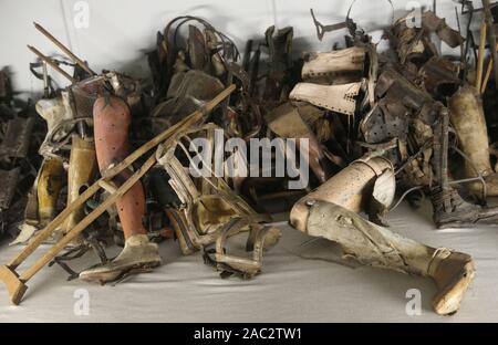 Oswiecim, Pologne. 30Th Nov, 2019. Un membres artificiels à l'intérieur du musée d'Auschwitz I camp.Dans deux mois, le 75e anniversaire de la libération d'Auschwitz. La plus grande concentration et d'extermination nazi d'Auschwitz-Birkenau KL camp a été libéré par l'Armée rouge le 27 janvier 1945. Credit : Damian Klamka/ZUMA/Alamy Fil Live News Banque D'Images