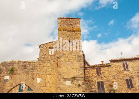 Village médiéval toscan Monticchiello Toscane Italie Villages pittoresques Banque D'Images