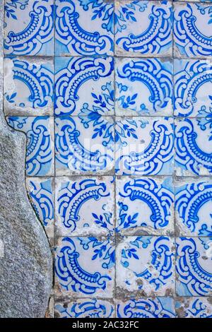 Détail de tuiles à Porto, Portugal. Célèbres pour leurs carreaux, connu comme 'il y a des damiers, Azulejo Banque D'Images