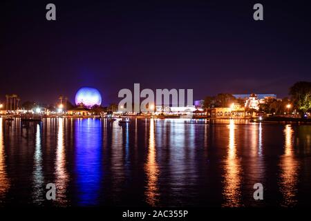 Orlando, Floride . 18 novembre, 2019. Vue panoramique de la grande sphère et le Mexique Pavilion at Epcot Banque D'Images