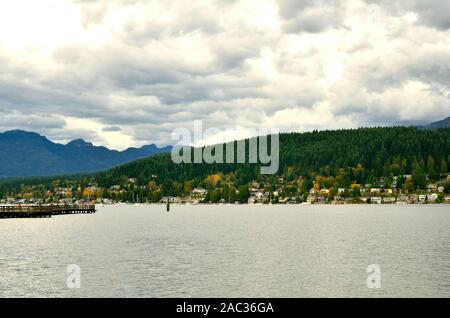 Port Moody, vue sur Burrard Inlet Banque D'Images