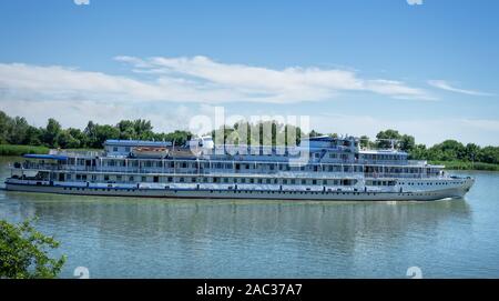 Tourisme vieux bateaux de plaisance sur la Volga Banque D'Images