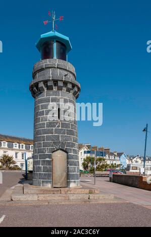 Un phare situé à l'extrémité sud de la promenade Den ayant une petite tour cylindrique avec des trous d'boucles vers les escaliers sur une plinthe carrée à gradins Banque D'Images