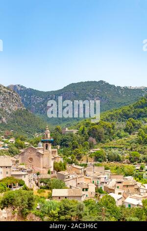 Paysage urbain étonnant de Valldemossa village Chopin prises sur une journée ensoleillée, Mallorca, Espagne Banque D'Images