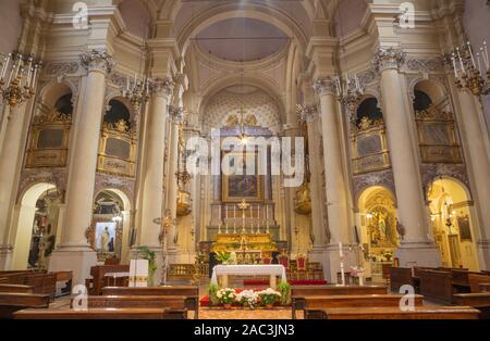 Parme, Italie - 16 avril 2018 : La nef de l'église baroque Chiesa di San Rocco. Banque D'Images