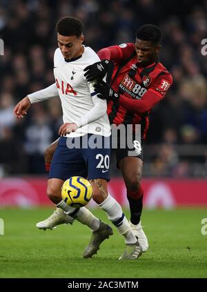 Tottenham Hotspur Stadium, Londres, Royaume-Uni. 30Th Nov, 2019. English Premier League, Tottenham Hotspur contre Bournemouth AFC ; Alli Dele de Tottenham Hotspur en concurrence pour le bal avec Jefferson Lerma de Bournemouth - strictement usage éditorial uniquement. Pas d'utilisation non autorisée avec l'audio, vidéo, données, listes de luminaire, club ou la Ligue de logos ou services 'live'. En ligne De-match utilisation limitée à 120 images, aucune émulation. Aucune utilisation de pari, de jeux ou d'un club ou la ligue/player Crédit : publications Plus Sport Action/Alamy Live News Banque D'Images