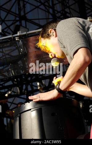 Cuomo de Weezer Rivers effectue au KROQ Weenie Roast 2009 Y Fiesta à Verizon Wireless Amphitheatre le 16 mai 2009 à Irvine. Banque D'Images