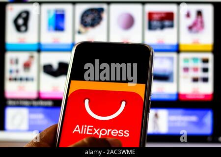 Sur cette photo, l'illustration AliExpress logo est affiché sur un smartphone. Banque D'Images