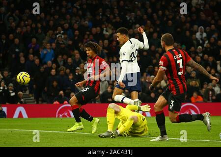 Londres, Royaume-Uni. 30Th Nov, 2019. Le milieu de terrain de Tottenham Alli Dele marque un but au cours de la Barclays Premier League match entre Tottenham Hotspur et Bournemouth au Tottenham Hotspur Stadium, Londres, Angleterre. Le 30 novembre 2019. Action Crédit : Foto Sport/Alamy Live News Banque D'Images