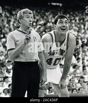 Detroit Pistons Bill Laimbeer à la ligne au cours de la nba playoffs 1988 à Detroit Michigan USA Mai 1988 photo de Bill belknap Banque D'Images