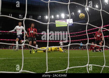 Londres, Royaume-Uni. 30Th Nov, 2019. Le milieu de terrain de Tottenham Alli Dele marque un but au cours de la Barclays Premier League match entre Tottenham Hotspur et Bournemouth au Tottenham Hotspur Stadium, Londres, Angleterre. Le 30 novembre 2019. Action Crédit : Foto Sport/Alamy Live News Banque D'Images