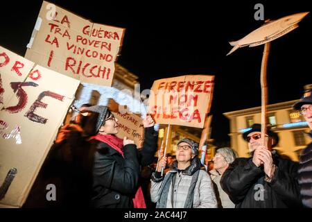 Piazza della Repubblica, le premier rassemblement de la Toscane de la Sardine (mouvement Claudio Fusi/Fotogramma, Florence - 2019-11-30) p.s. la foto e' utilizzabile nel rispetto del contesto dans cui e' stata scattata, e senza intento del diffamatorio decoro delle persone rappresentate Banque D'Images