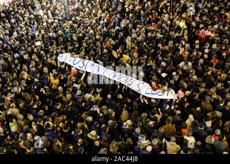 Piazza della Repubblica, le premier rassemblement de la Toscane de la Sardine (mouvement Claudio Fusi/Fotogramma, Florence - 2019-11-30) p.s. la foto e' utilizzabile nel rispetto del contesto dans cui e' stata scattata, e senza intento del diffamatorio decoro delle persone rappresentate Banque D'Images