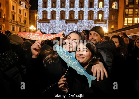 Piazza della Repubblica, le premier rassemblement de la Toscane de la Sardine (mouvement Claudio Fusi/Fotogramma, Florence - 2019-11-30) p.s. la foto e' utilizzabile nel rispetto del contesto dans cui e' stata scattata, e senza intento del diffamatorio decoro delle persone rappresentate Banque D'Images