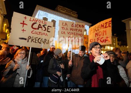 Piazza della Repubblica, le premier rassemblement de la Toscane de la Sardine (mouvement Claudio Fusi/Fotogramma, Florence - 2019-11-30) p.s. la foto e' utilizzabile nel rispetto del contesto dans cui e' stata scattata, e senza intento del diffamatorio decoro delle persone rappresentate Banque D'Images