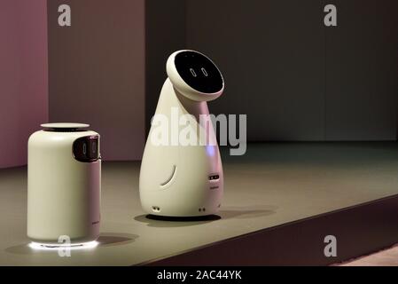 Robots polyvalents Soins Bot Samsung comme assistant de soins à domicile et de l'air purificateur d'air Bot au CES (Consumer Electronics Show), Las Vegas, Nevada, USA Banque D'Images