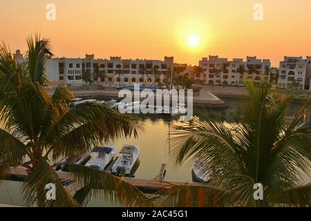 Coucher de soleil sur Salalah Beach Marina Banque D'Images