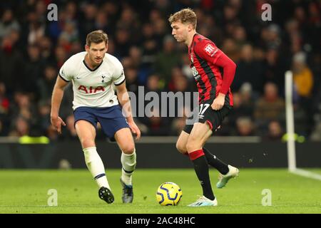 Le défenseur de Tottenham Jan Vertonghen et Bournemouth's defender Jack Stacey au cours de la Barclays Premier League match entre Tottenham Hotspur et Bournemouth au Tottenham Hotspur Stadium, Londres, Angleterre. Le 30 novembre 2019. (Photo par AFS/Espa-Images) Banque D'Images