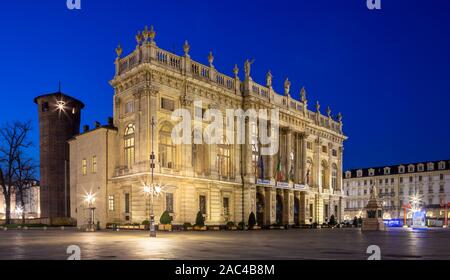 TURIN, ITALIE - 14 mars 2017 : Le Palazzo Madama au crépuscule. Banque D'Images