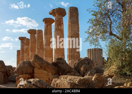 Temple d'Héraclès (Hercule) dans la vallée des Temples (Valle dei Templi) à Agrigente (Akragas). Sicile, Italie Banque D'Images