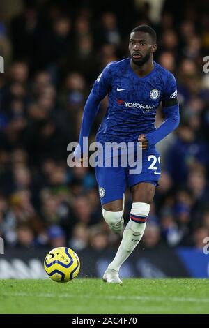 Londres, ANGLETERRE - 30 novembre : Fikayo Tomori de Chelsea en action au cours de la Premier League match entre Chelsea FC et West Ham United à Stamford Bridge sur 30 Novembre 2019 à Londres, Royaume-Uni. (Photo de MO Media/MO Media) Banque D'Images