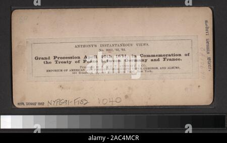 Grande Procession, 10 avril 1871, en commémoration du Traité de paix entre l'Allemagne et la France offre une vue par C. Bierstadt, Anthony, William Rau et d'autres photographes et éditeurs. Une seule vue de l'ambassade du Japon visite a une vue de chien dans une cour avec une blanchisserie et une clôture en arrière-plan sur le verso qui est incluse dans le compte ci-dessus. Robert Dennis Collection de vues stéréoscopiques. Titre conçu par cataloger. Vues de défilés et fêtes de la ville de New York : parade pour le câble de l'Atlantique, du Jubilé Le 1 septembre, 1858 ; ambassade du Japon à New York, juin 1860, y compris les bateaux dans Banque D'Images
