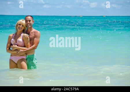 Kim et Lyle sont récemment engagé après six ans. Quand il s'agit d'amusement, ces deux savons comment vraiment laisser perdre ! Banque D'Images