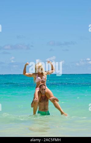 Kim et Lyle sont récemment engagé après six ans. Quand il s'agit d'amusement, ces deux savons comment vraiment laisser perdre ! Banque D'Images