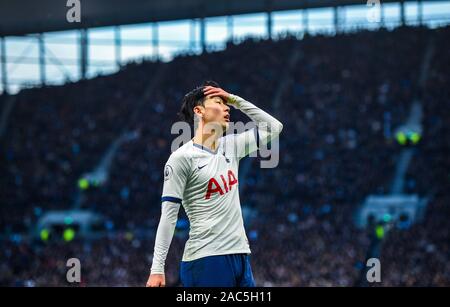 Heung-min son de Spurs montre de la frustration lors du match de Premier League entre Tottenham Hotspur et AFC Bournemouth au Tottenham Hotspur Stadium Londres, Royaume-Uni - 30 novembre 2019. Photo Simon Dack / Téléphoto Images. Usage éditorial uniquement. Pas de merchandising. Pour les images de football des restrictions FA et Premier League s'appliquent inc. Aucune utilisation Internet/mobile sans licence FAPL - pour plus de détails contacter football Dataco Banque D'Images