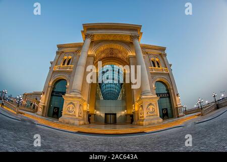 Le nouveau centre commercial Al Hazm de luxe dans la ville de Doha Banque D'Images