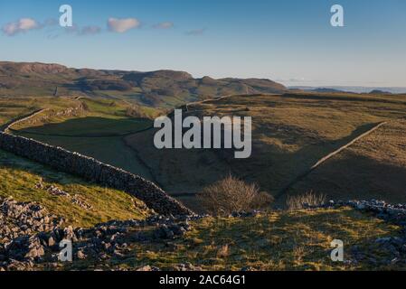 Voir à partir de la cicatrice près de Feizor pot dans le Yorkshire Dales Banque D'Images