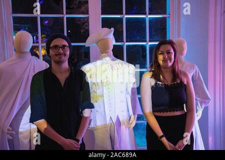 Plymouth, au Royaume-Uni. 30 novembre 2019. "Illuminent" Festival Lumière se déroule du 28 nov - 1 Dec au Royal William Yard, Plymouth, avec d'autres installations au Barbican et Mount Edgecombe. Credit : Julian Kemp/Alamy Banque D'Images