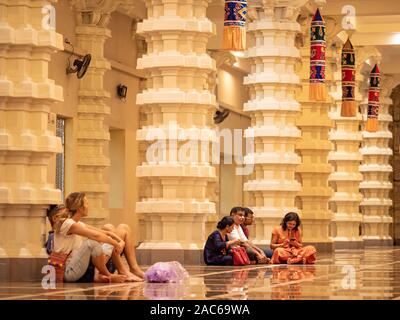 La Malaisie, Temple d'Arulmigu Balathandayuthapani - Octobre 2019:les gens dans le temple4 Banque D'Images