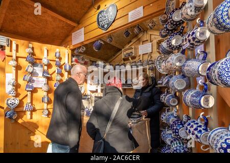 Marché de Noël à Winchester, Hampshire, UK - Décrochage de la vente Banque D'Images