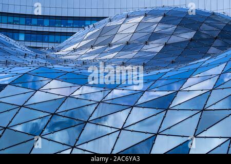 Toit en verre de Zlote Tarasy - Terrasses d'or centre commercial de Varsovie, Pologne Banque D'Images