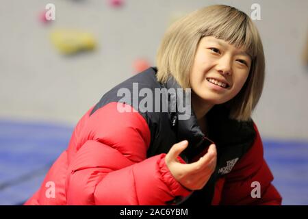 Toulouse, France . 06Th Nov, 2019. Ashima Shiaraishi pour les États-Unis d'Amérique avant la finale de la femme de l'Escalade Sports Tournoi de Qualification Olympique de combiné à Toulouse, France (Photo crédit : Mickael Chavet/Alamy Live News Banque D'Images