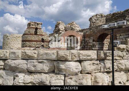 Une partie du mur de la ville de Nessebar en Bulgarie Banque D'Images