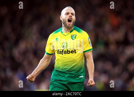 La ville de Norwich Teemu Pukki fête marquant son premier but au cours de l'autre Premier League match à Carrow Road, Norwich. Banque D'Images