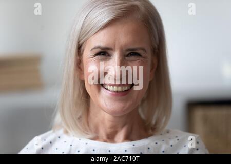 Close up portrait belle femme plus gai Banque D'Images