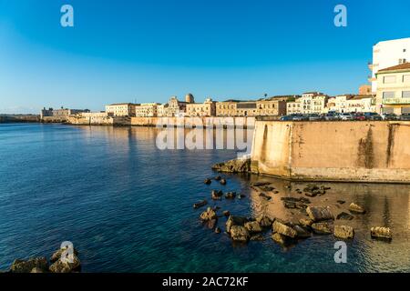 Die Altstadt auf der Insel Ortigia, Syracuse, Sicile, Italie, Europa | la vieille ville sur l'île de Ortigia, Syracuse, Sicile, Italie, Europe Banque D'Images