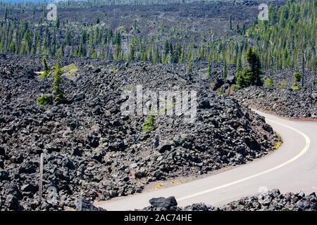 L'autoroute McKenzie McKenzie dans l'Oregon sommet du col en été Banque D'Images