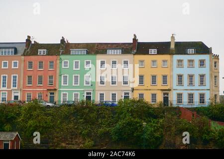 Rangée de maisons colorées à Bristol, Angleterre, Royaume-Uni Banque D'Images