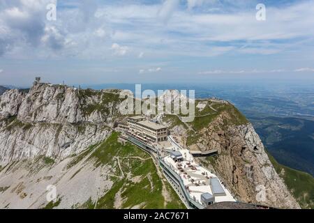 Vue panoramique du centre de visiteurs et de restaurants sur le mont Pilatus, Lucerne. La Suisse Banque D'Images
