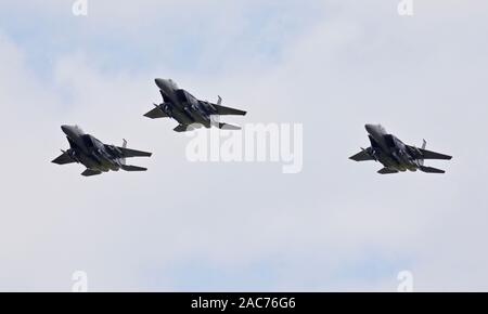 3 McDonnell Douglas F-15 des avions effectuant un défilé aérien spécial célébrant le 70e anniversaire de l'OTAN lors du Royal International Air Tattoo 2019 Banque D'Images