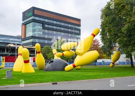 Eindhoven, Pays-Bas - 12.10.2019 : The Flying Pins monument situé dans le centre-ville d'Eindhoven. Banque D'Images