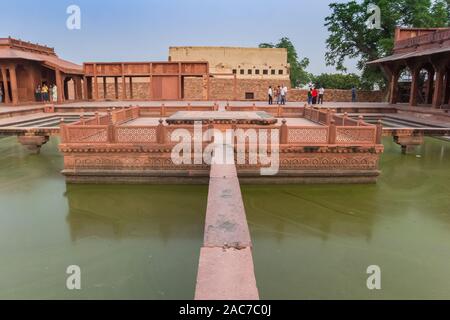 Piscine à l'ornement de la ville fantôme de Fatehpur Sikri à Agra, Inde Banque D'Images